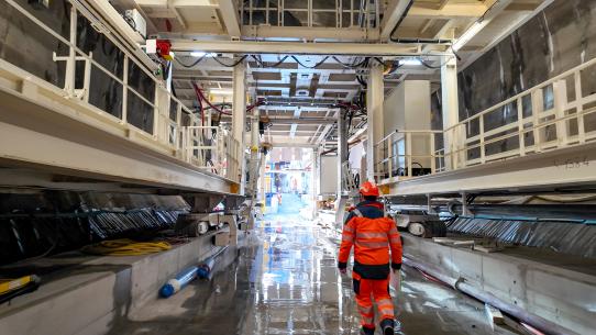 Unter der Tunnelbohrmaschine