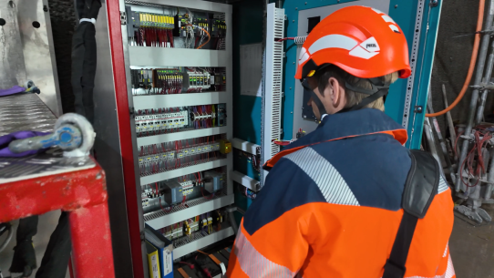 Elektrokontrolle an einer provisorischen Stromverteilung