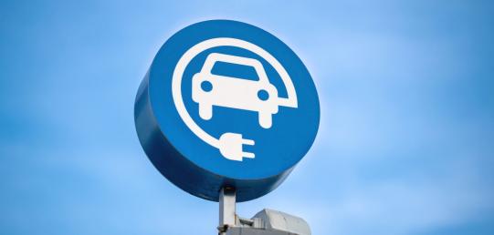 Prüfung von Ladestationen für Elektrofahrzeuge - wie oft muss kontrolliert werden?