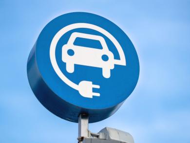 Prüfung von Ladestationen für Elektrofahrzeuge - wie oft muss kontrolliert werden?